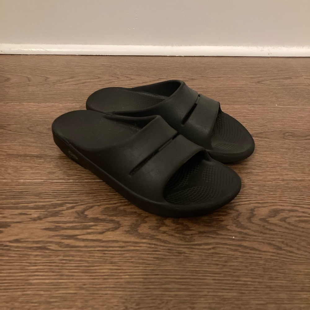 Oofos OOAHH SLIDE SANDAL - BLACK, Size Women’s 9, Men’s 7